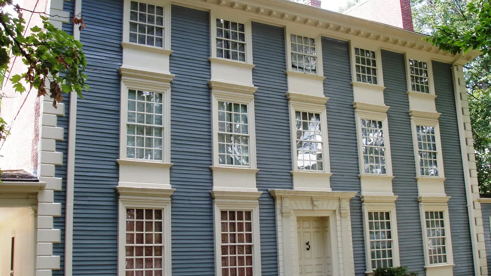 The Isaac Royall House in Medford, Massachusetts, seen from the front