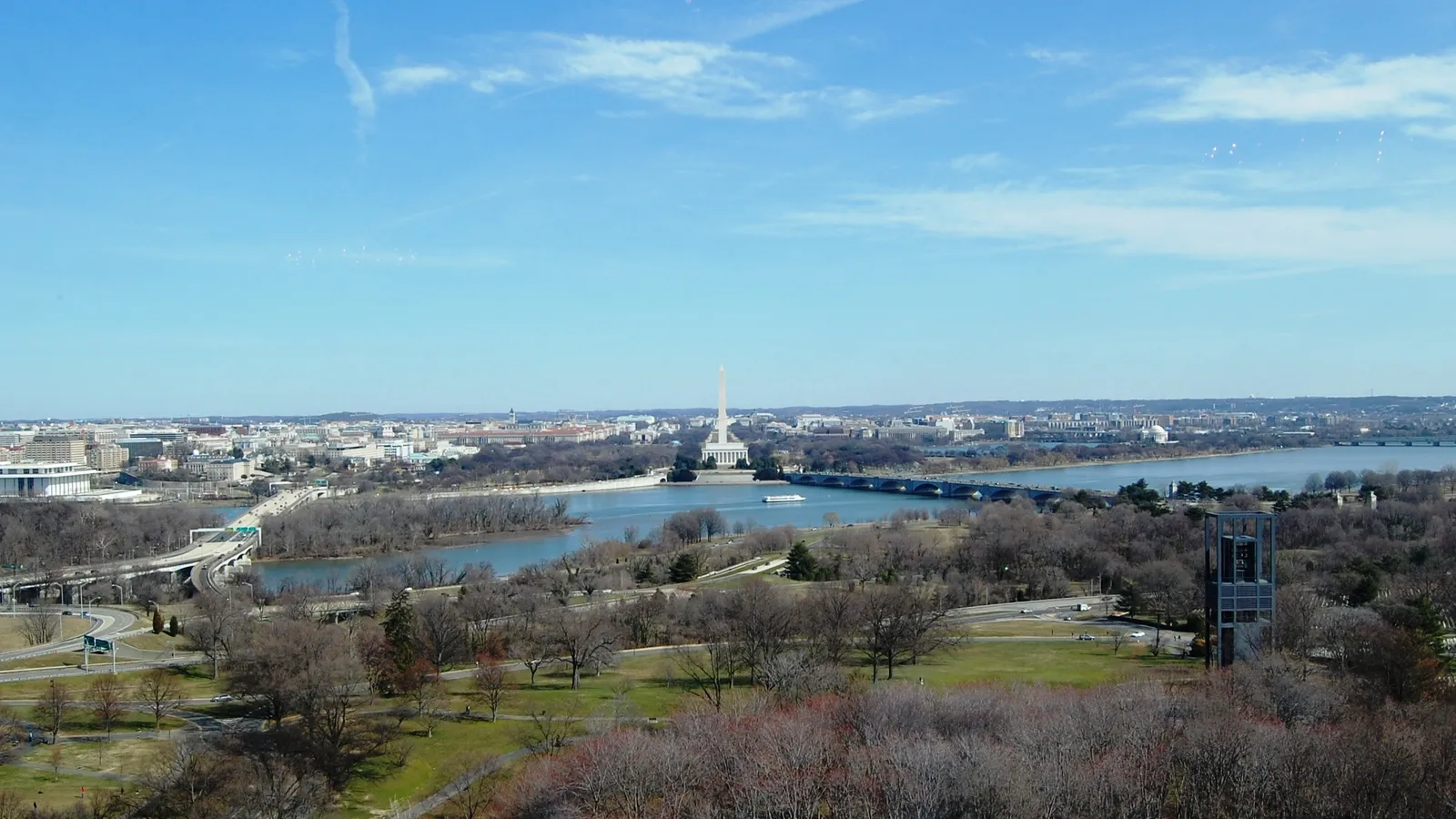 A panoramic view of Washington, DC, with the Washington Monument and Lincoln Memorial